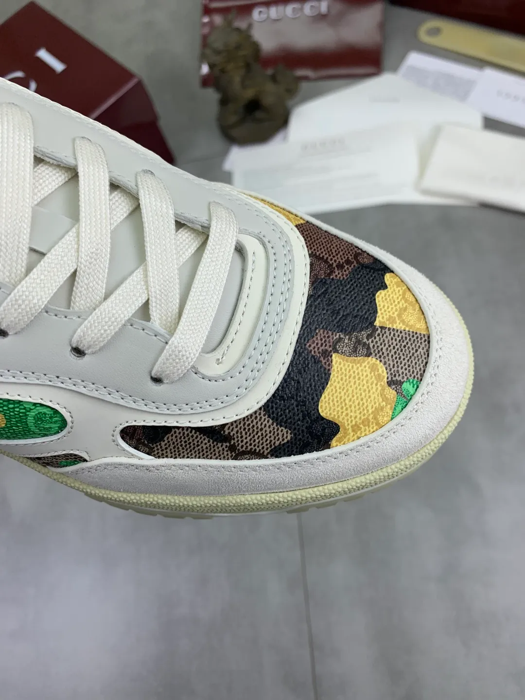 Men's shoes 💰P542 New Gucci autumn and winter low-end catwalk casual sneakers, top version! Oil edge craftsmanship. New model for early spring, creating a perfect style, cool and sassy, ​​c-position fashionable wear, classic shoe style with retro and futuristic feel, showing exquisite texture! Open mold to customize high-density outsole. Comes fully packaged. Size: 40-45 Fabric: Imported calfskin punching Lining: Imported original towel lining
